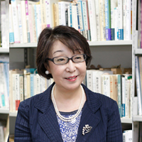 生田 久美子